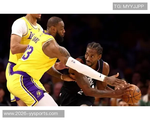 老詹与浓眉赛后同游游戏博主晒合影称赞詹姆斯为篮球之神