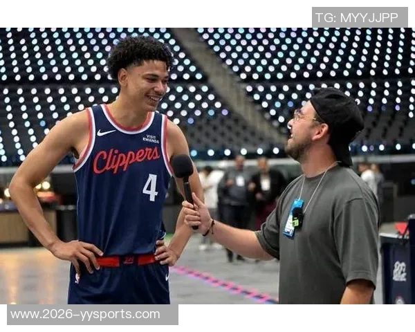 埃奇库姆与马克西联手74分创揭幕战新纪录仅次于哈登伍德组合