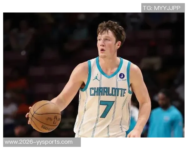 克尼佩尔半场表现亮眼三分球命中率高积极拼抢前场篮板贡献10分